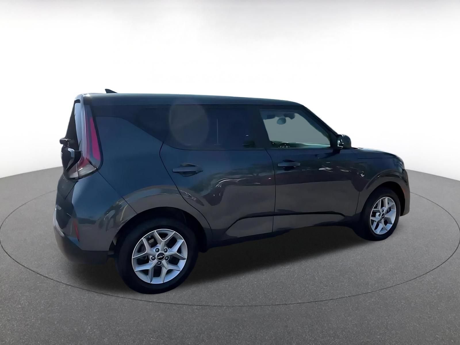 Used 2025 Kia Soul LX w/ LX Technology Package FWD image 14