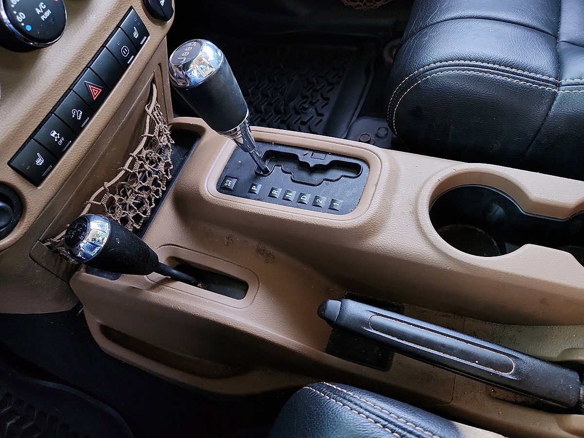 Used 2011 Jeep Wrangler Unlimited Rubicon w/ Connectivity Group image 12