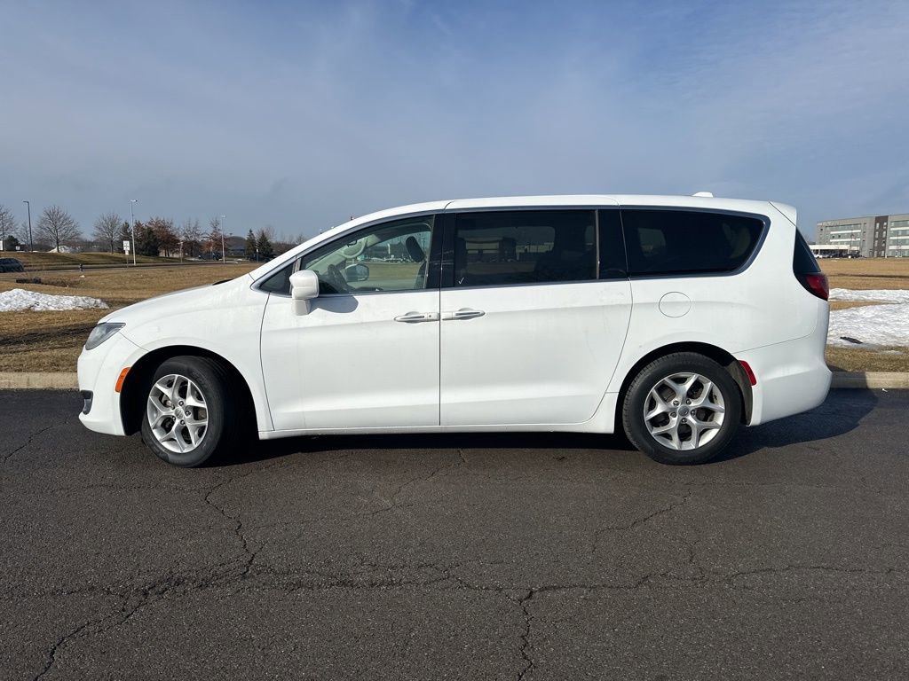 Used 2018 Chrysler Pacifica Touring Plus w/ Tire & Wheel Group image 6