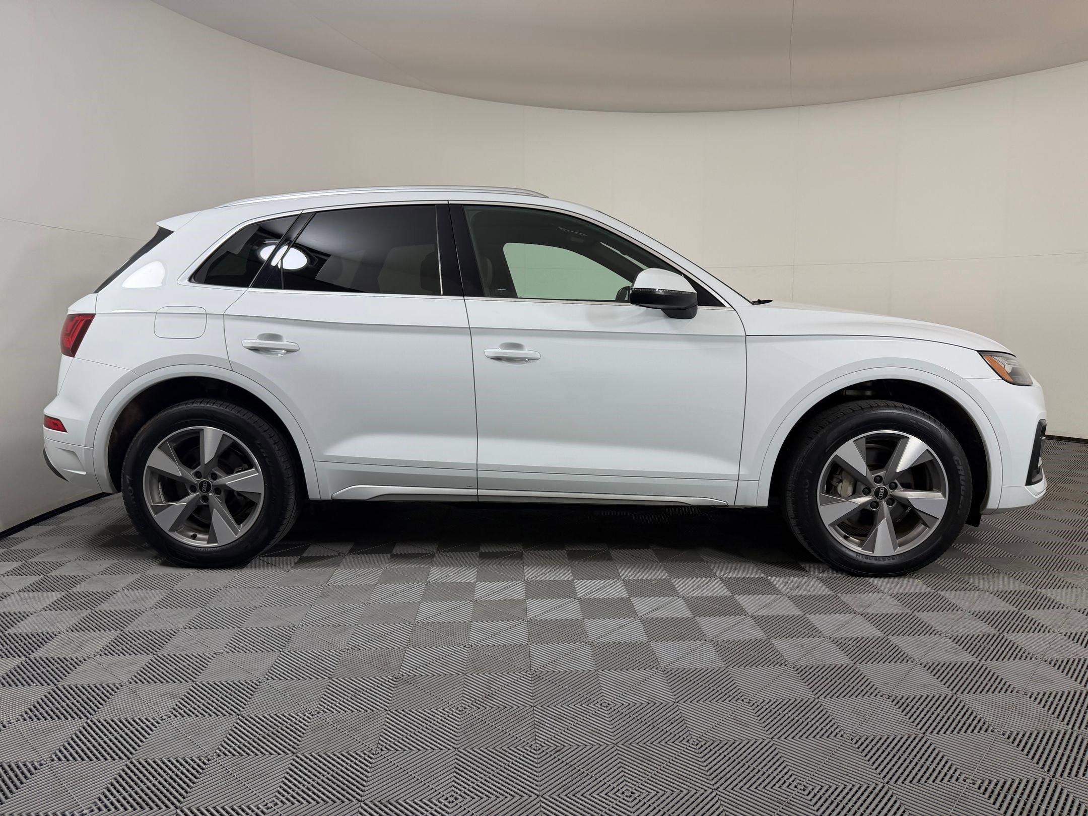 Certified 2023 Audi Q5 Premium w/ Convenience Package AWD/4WD image 8