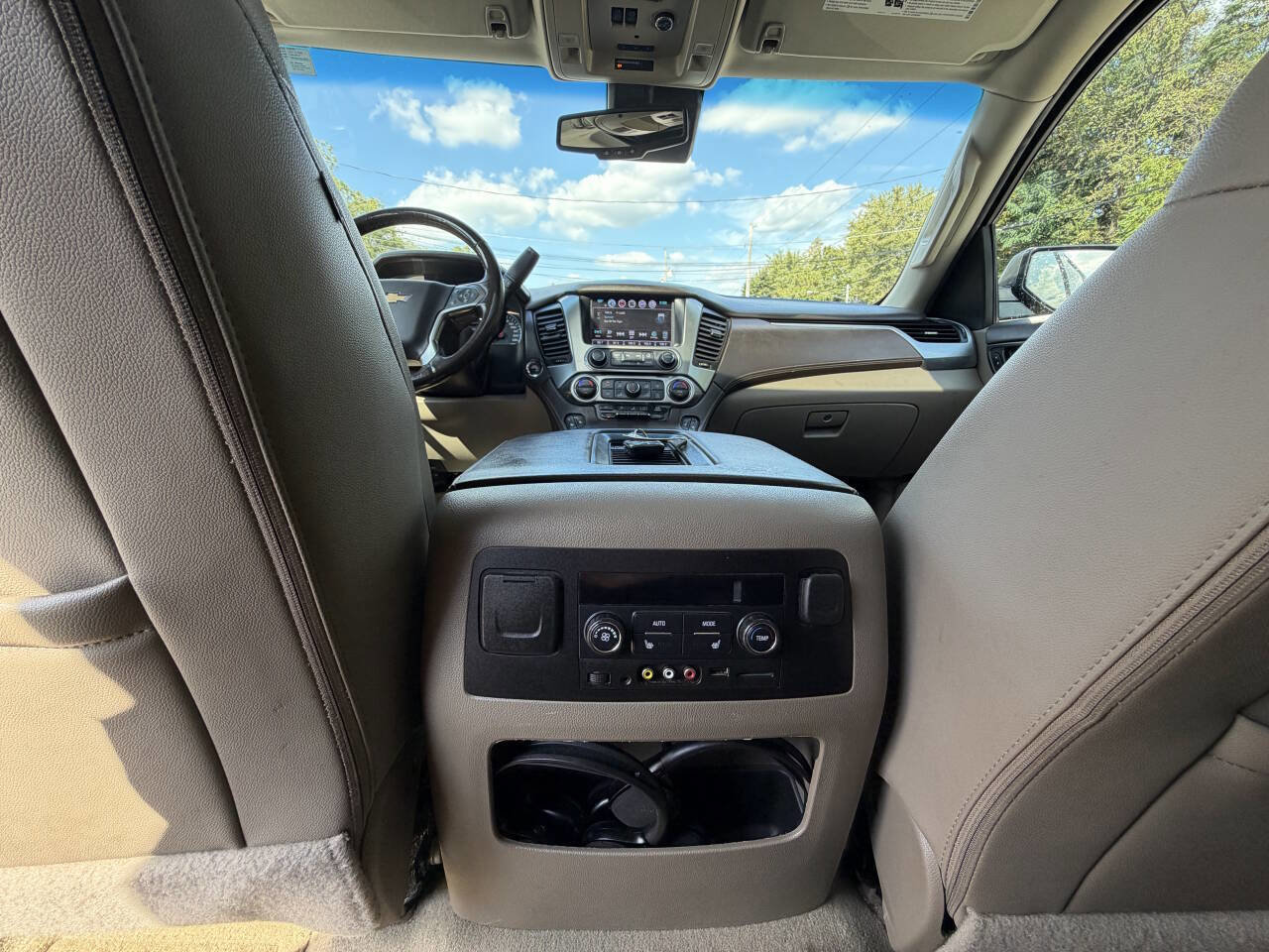 Used 2016 Chevrolet Suburban LT image 31