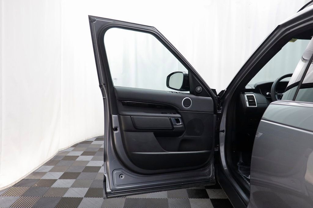 Used 2025 Land Rover Discovery S image 4