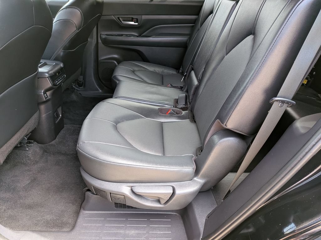 Used 2025 Toyota Grand Highlander AWD Hybrid image 29