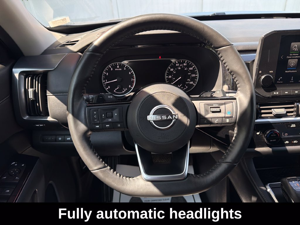 Used 2025 Nissan Pathfinder SL FWD image 17
