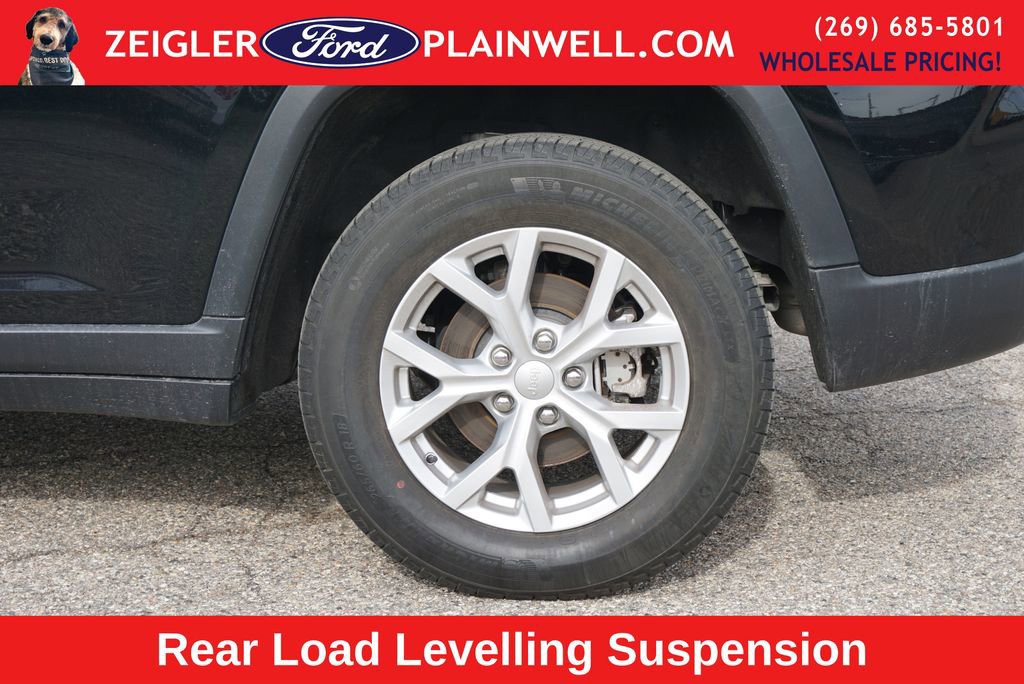 Used 2023 Jeep Grand Cherokee Limited w/ Trailer Tow Prep Group (B) image 9