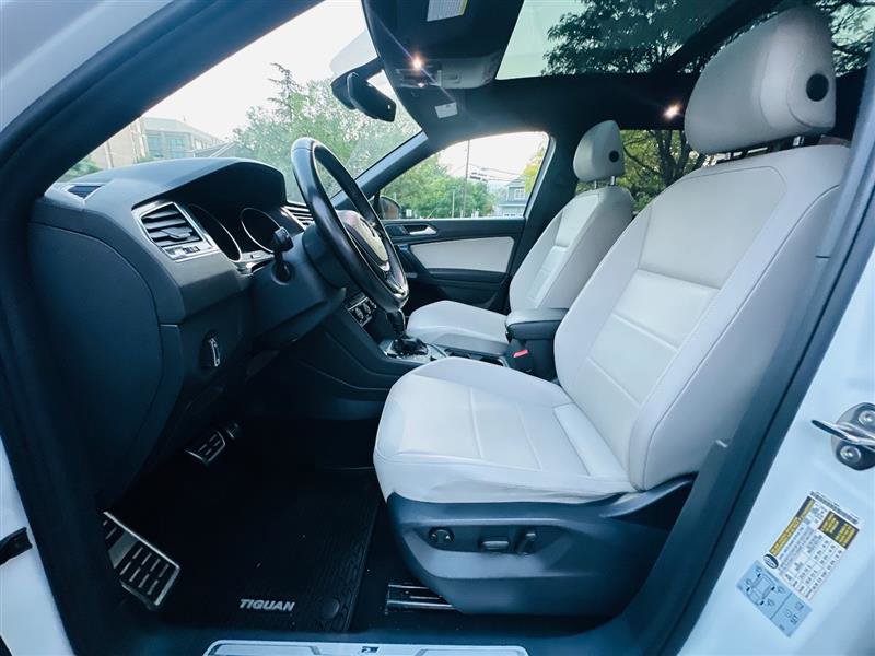 Used 2021 Volkswagen Tiguan SE R-Line image 37