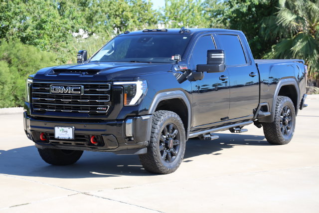 Used 2024 GMC Sierra 2500 AT4 w/ Technology Package AWD/4WD image 3