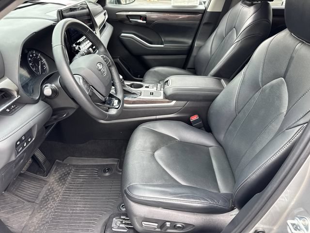 Certified 2021 Toyota Highlander Limited FWD image 26
