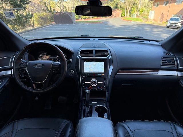 Used 2017 Ford Explorer Platinum image 13