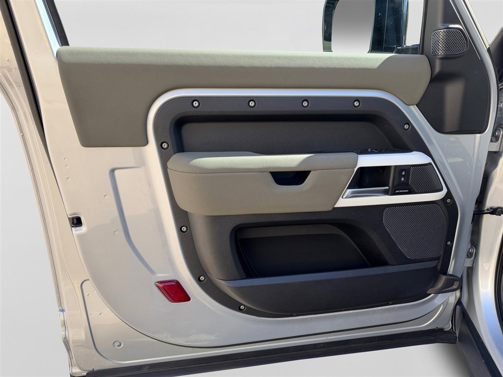 Used 2023 Land Rover Defender 90 S image 11