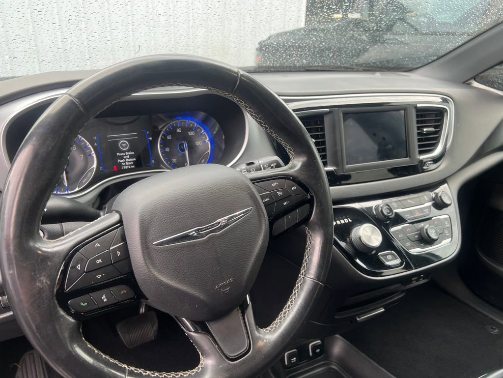 Used 2020 Chrysler Pacifica Touring w/ S Appearance Package FWD image 8