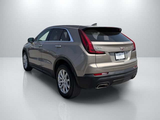 Used 2023 Cadillac XT4 Luxury w/ Cold Weather Package FWD image 7