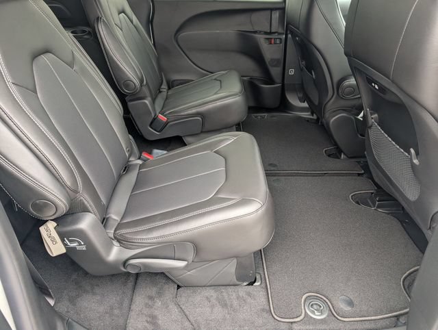 New 2027 Chrysler Pacifica Select FWD image 28