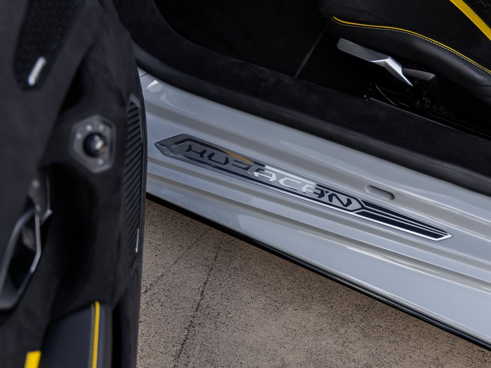 Used 2023 Lamborghini Huracan Tecnica image 25