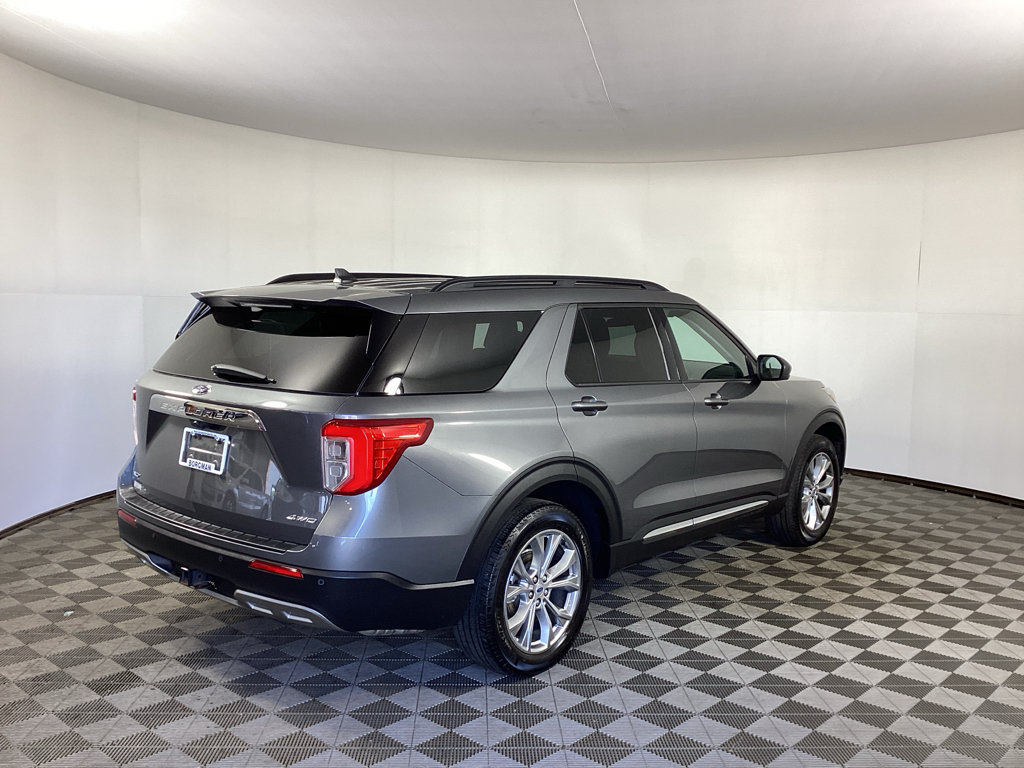 Used 2023 Ford Explorer XLT w/ Equipment Group 202A AWD/4WD image 2