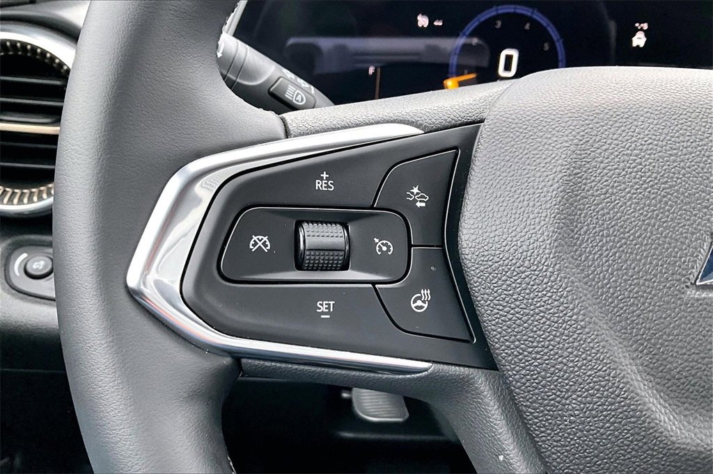 Used 2025 Chevrolet Trax ACTIV w/ Sunroof Package image 16