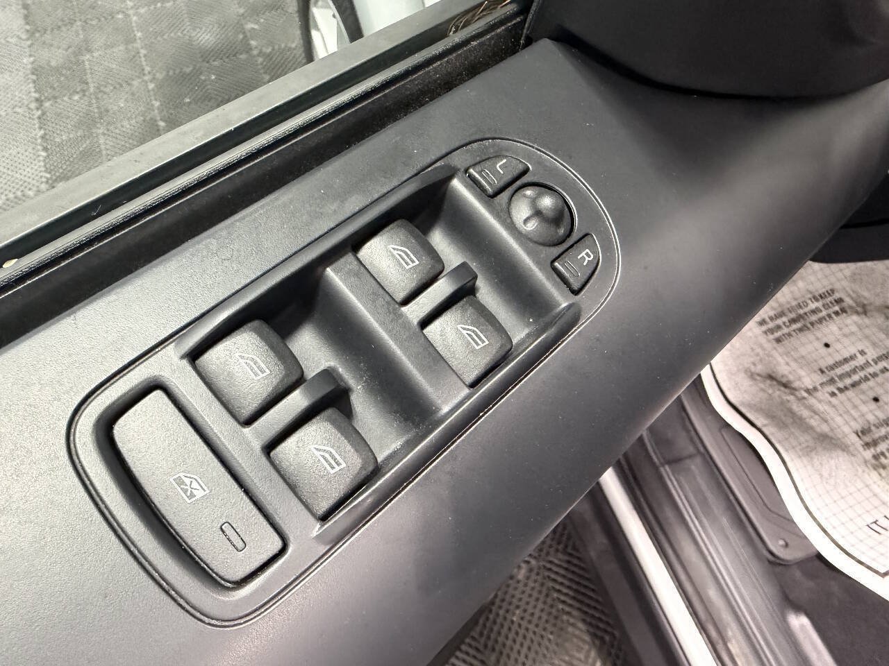 Used 2013 Land Rover LR2 HSE AWD/4WD image 23
