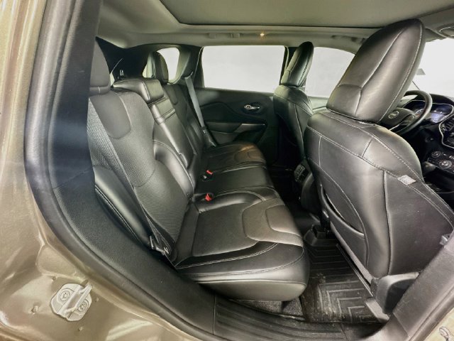 Used 2019 Jeep Cherokee Limited AWD/4WD image 33