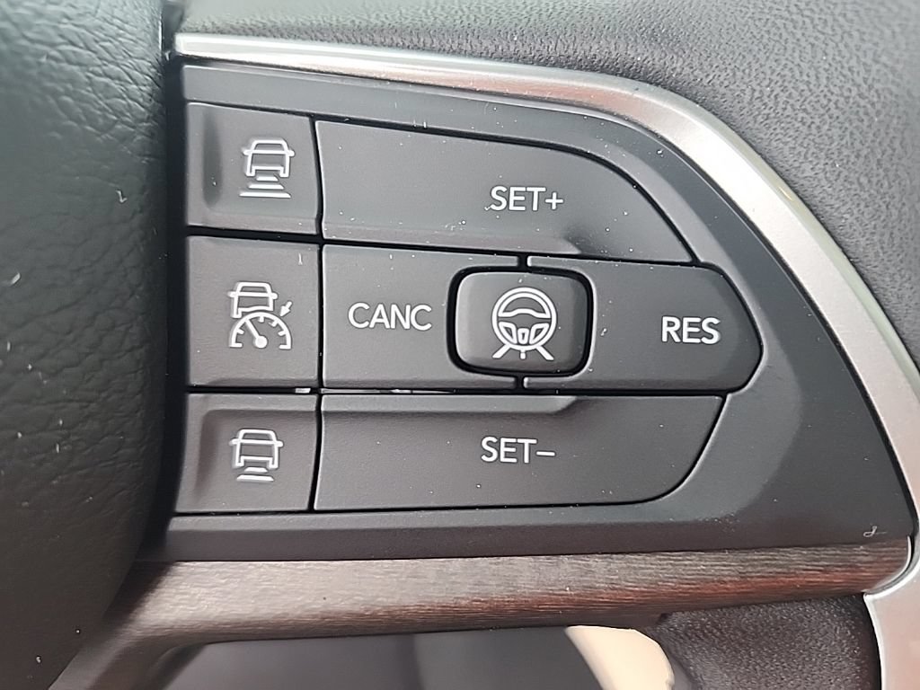 New 2026 Jeep Grand Cherokee Limited w/ Luxury Tech Group II RWD image 14