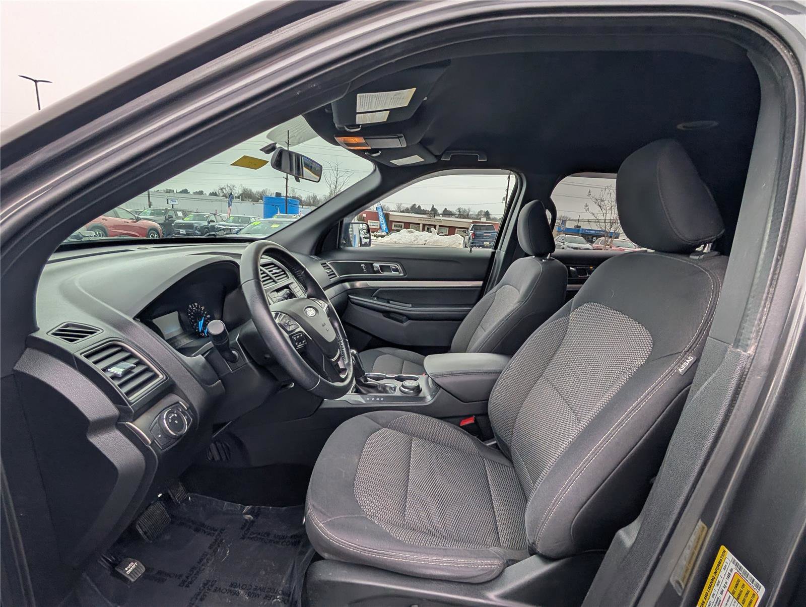 Used 2019 Ford Explorer XLT image 15