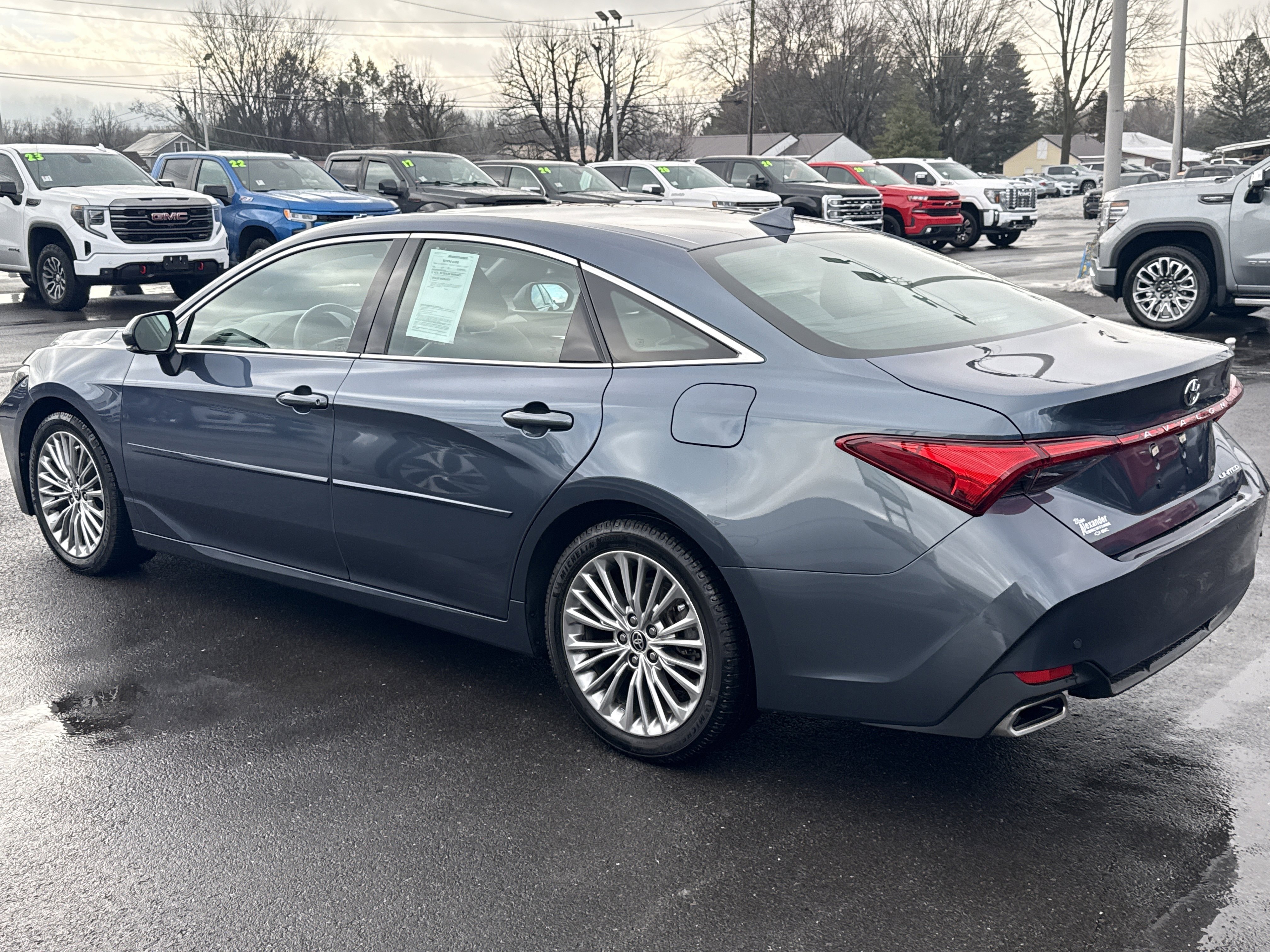 Used 2022 Toyota Avalon Limited image 5