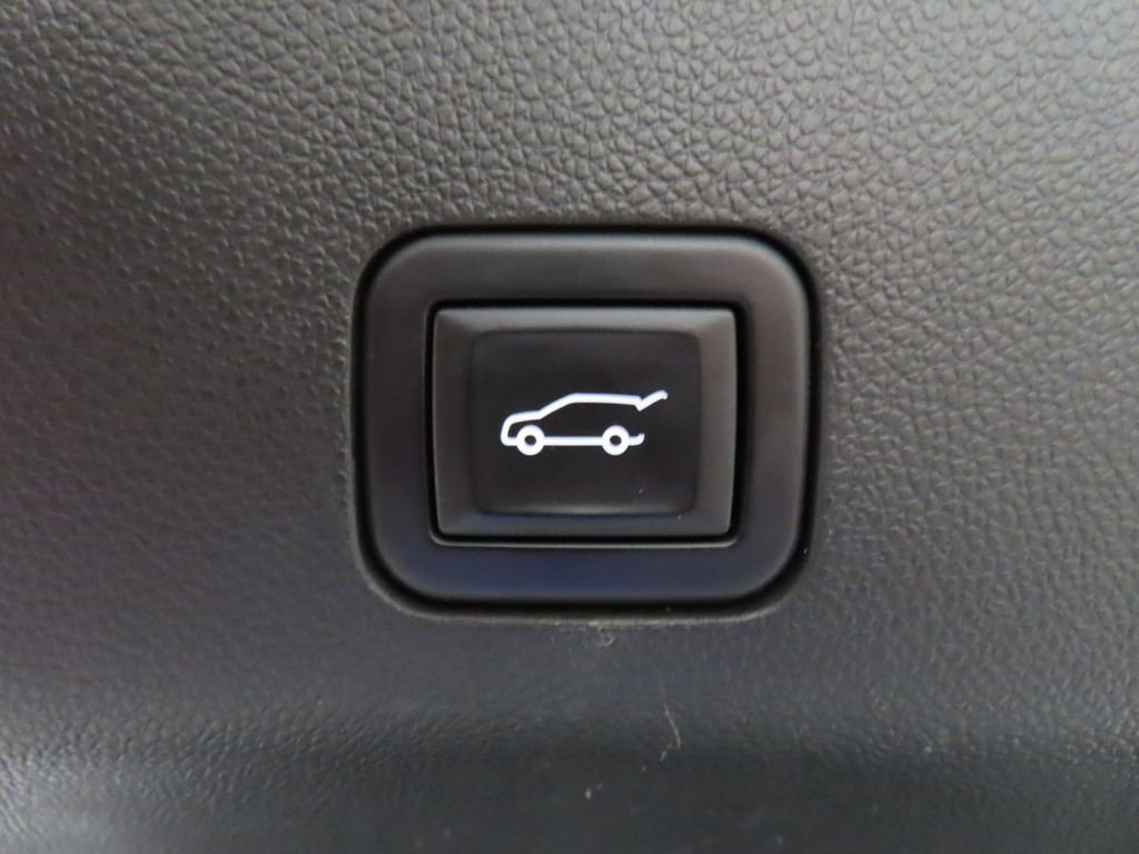 Used 2024 Chevrolet Suburban RST w/ Luxury Package image 44