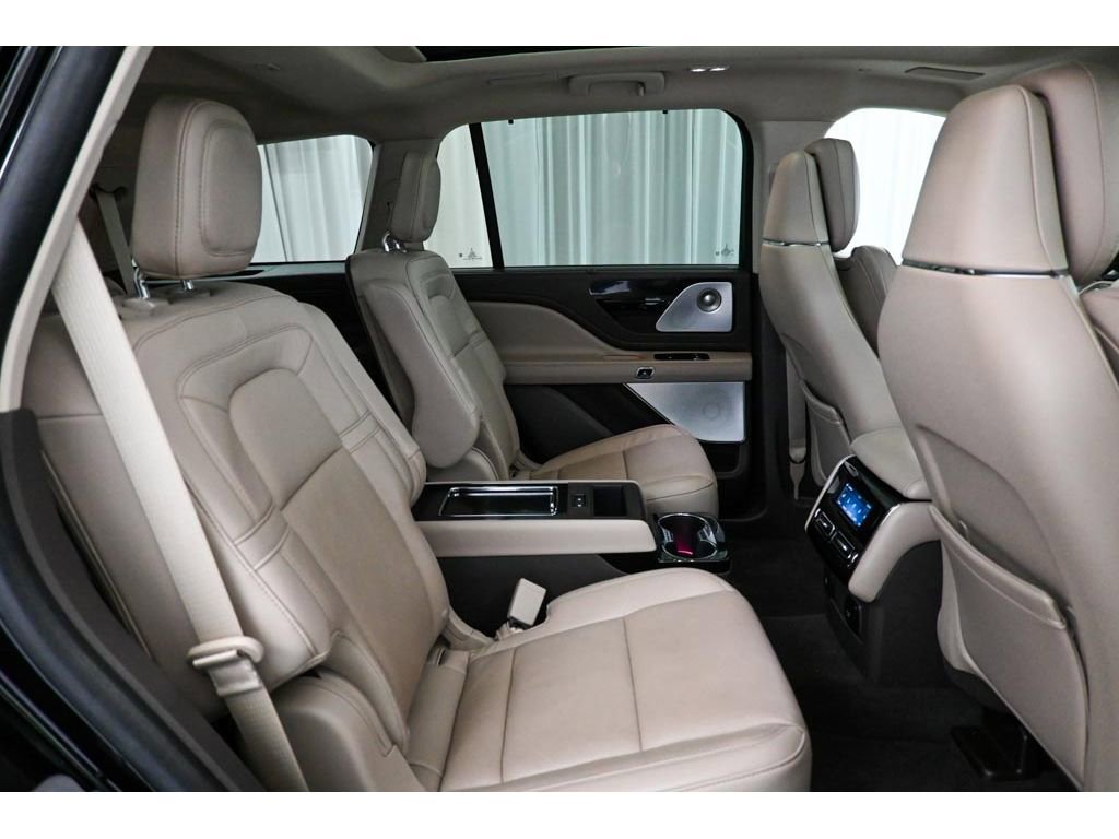 Used 2023 Lincoln Aviator Grand Touring w/ Equipment Group 301A AWD/4WD image 17