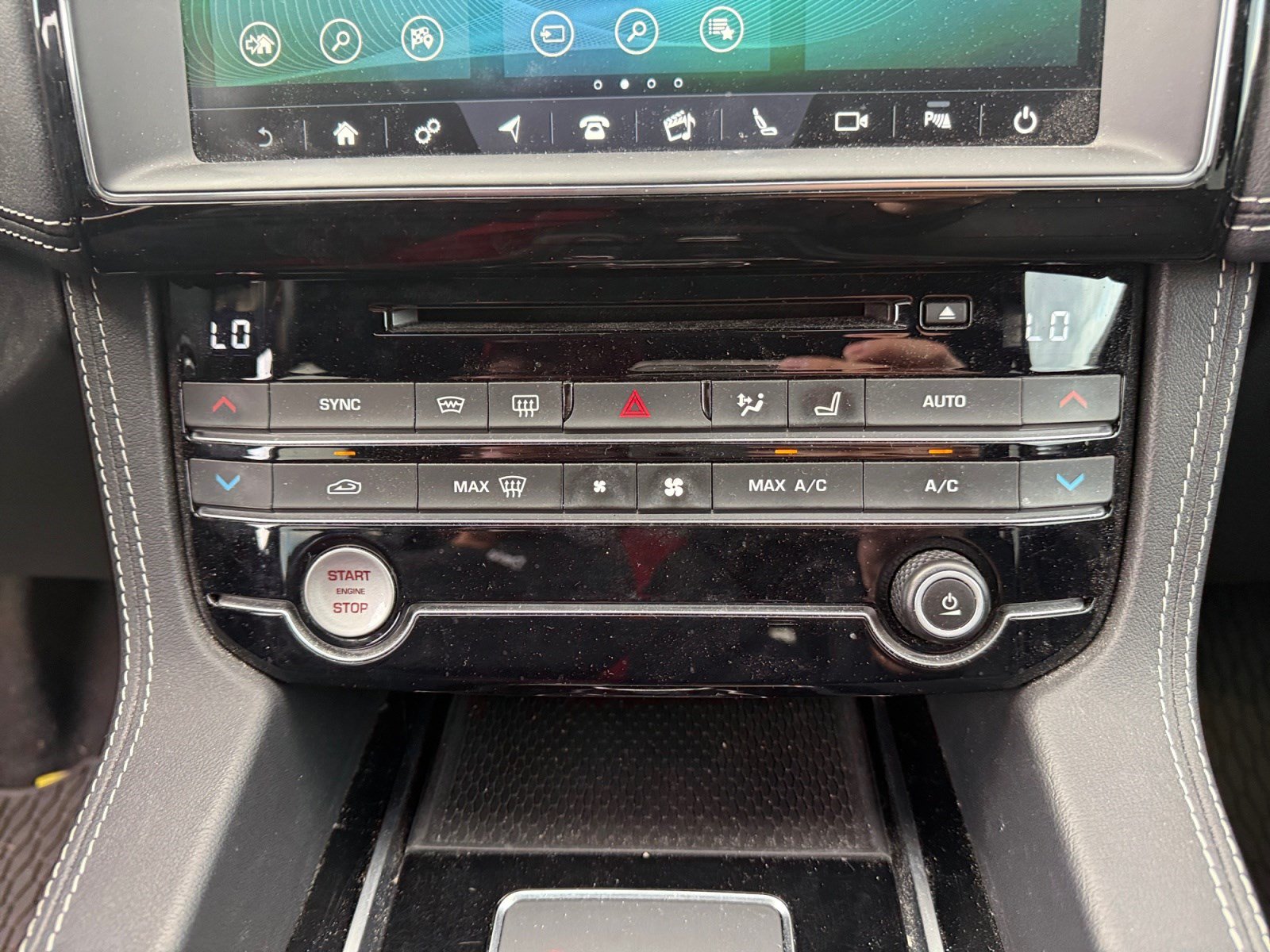 Used 2019 Jaguar F-PACE R-Sport AWD/4WD image 12