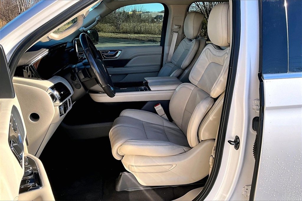 Used 2019 Lincoln Navigator Select image 22