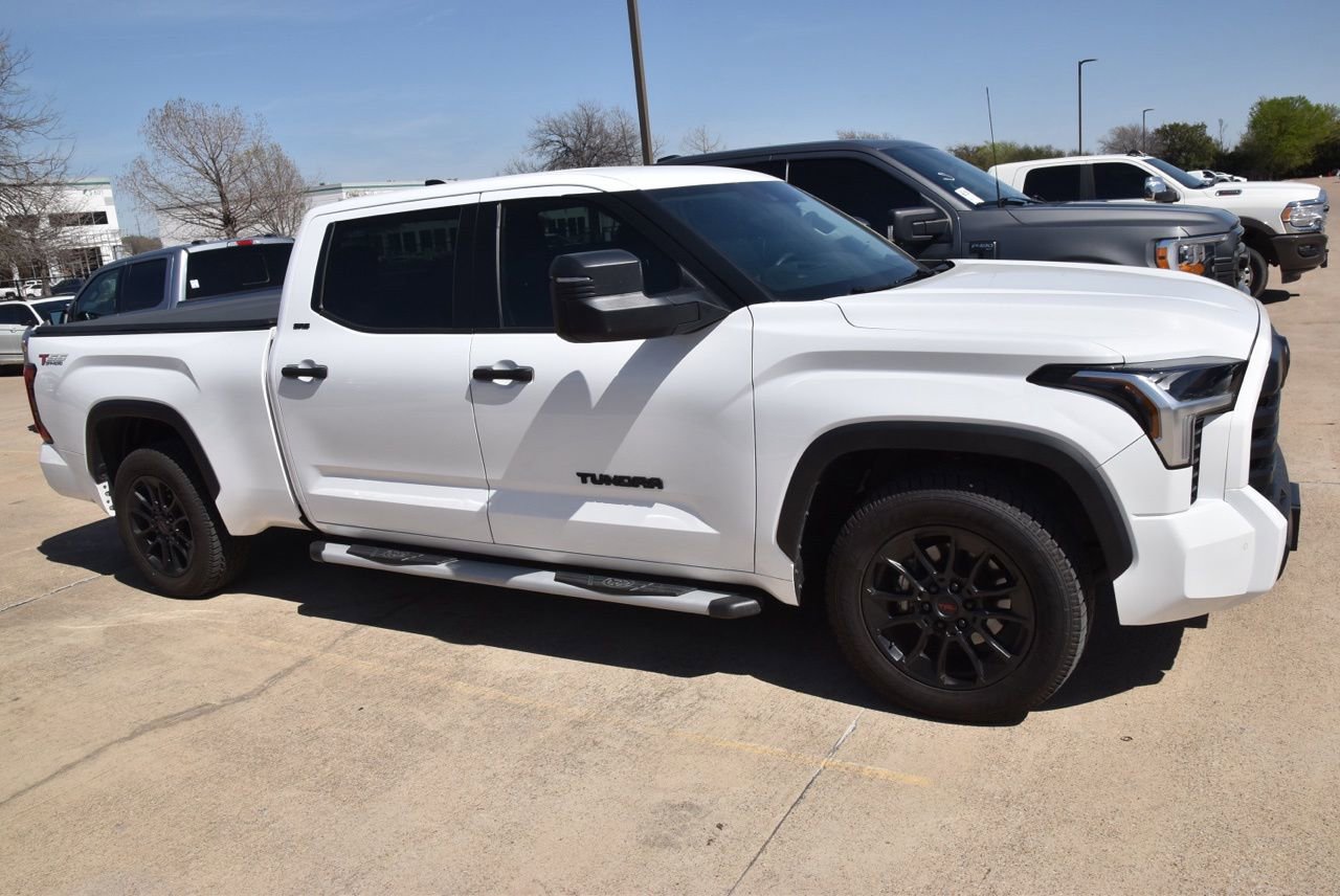 Used 2022 Toyota Tundra SR5 w/ Convenience Package image 5