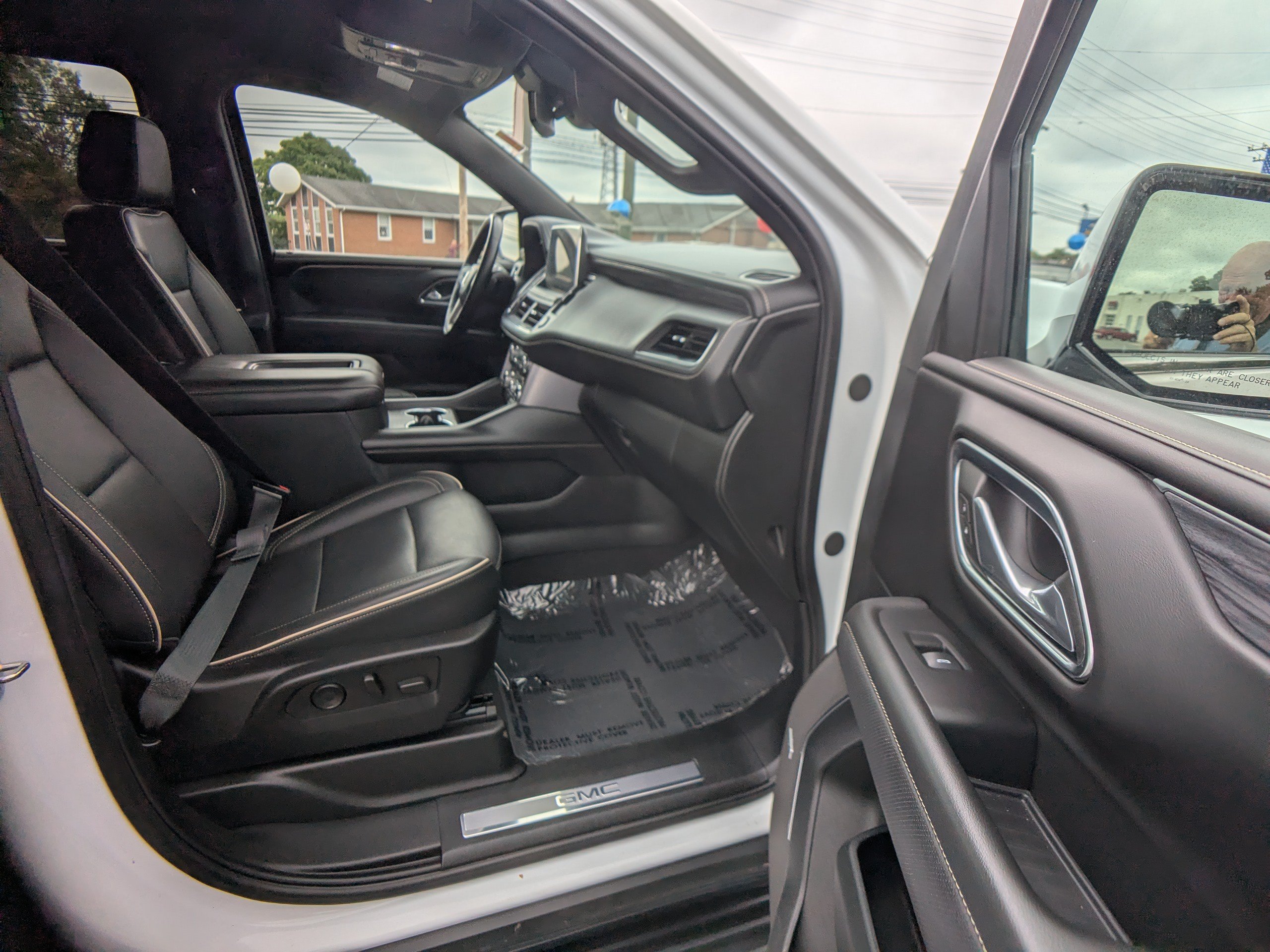 Used 2024 GMC Yukon XL SLT AWD/4WD image 12