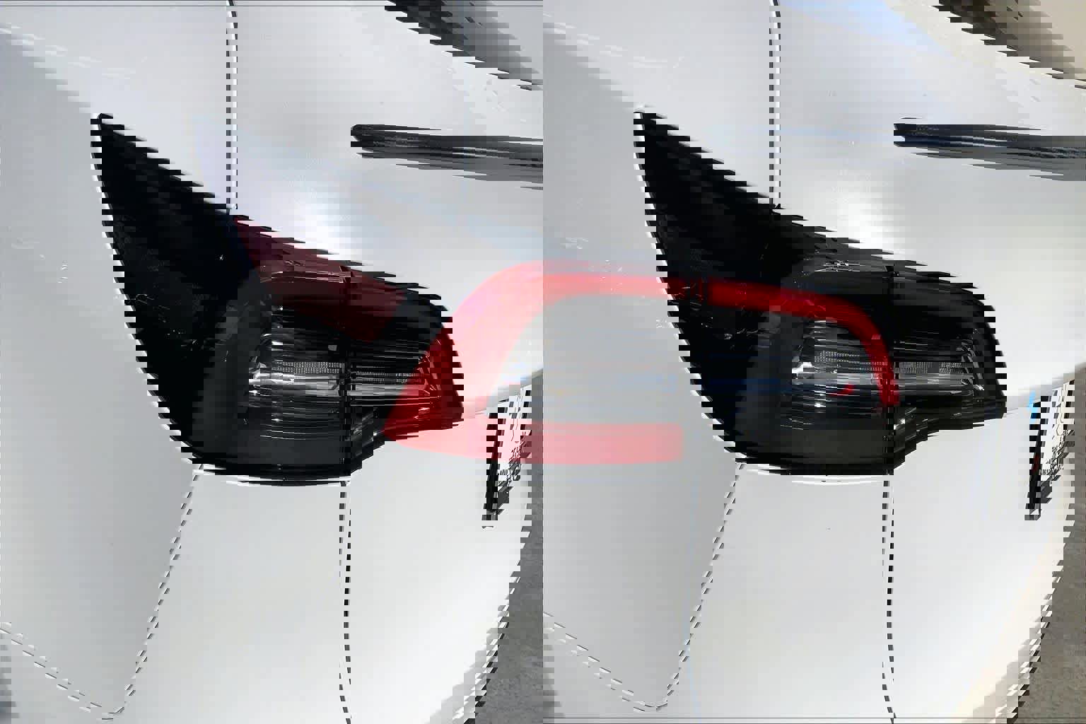 Used 2021 Tesla Model Y Long Range image 27