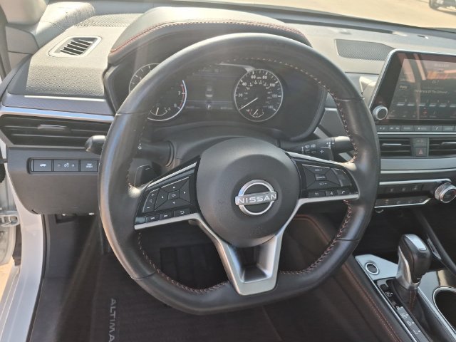 Used 2025 Nissan Altima 2.5 SR FWD image 14