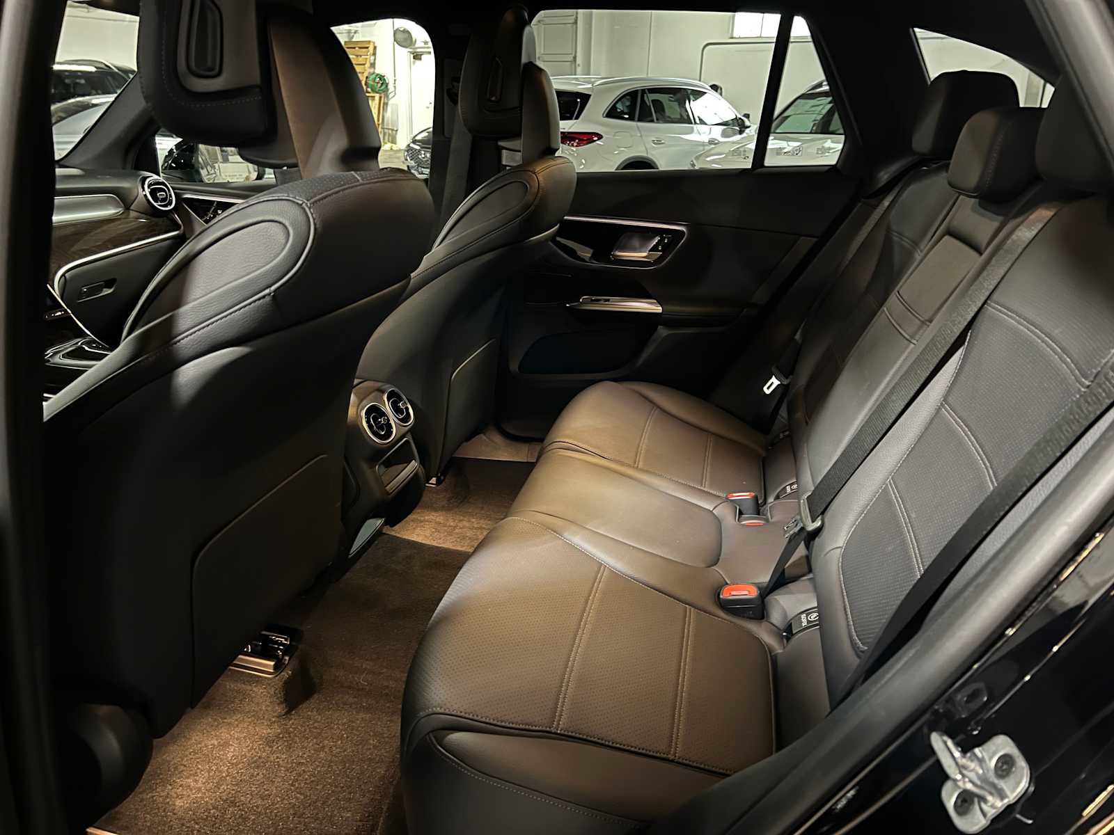 Used 2025 Mercedes-Benz GLC 300 image 18
