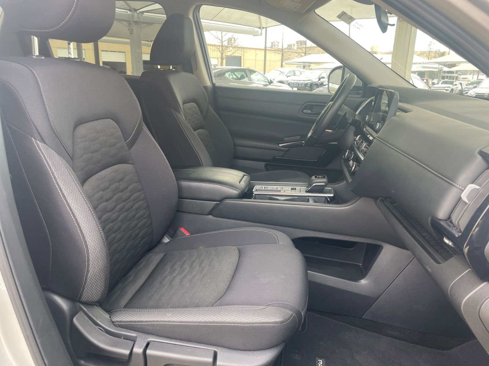 Used 2025 Nissan Pathfinder SV image 40