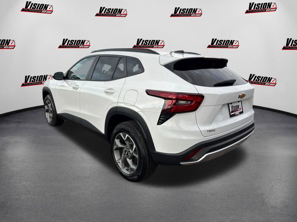 Used 2024 Chevrolet Trax LT w/ Driver Confidence Package image 7