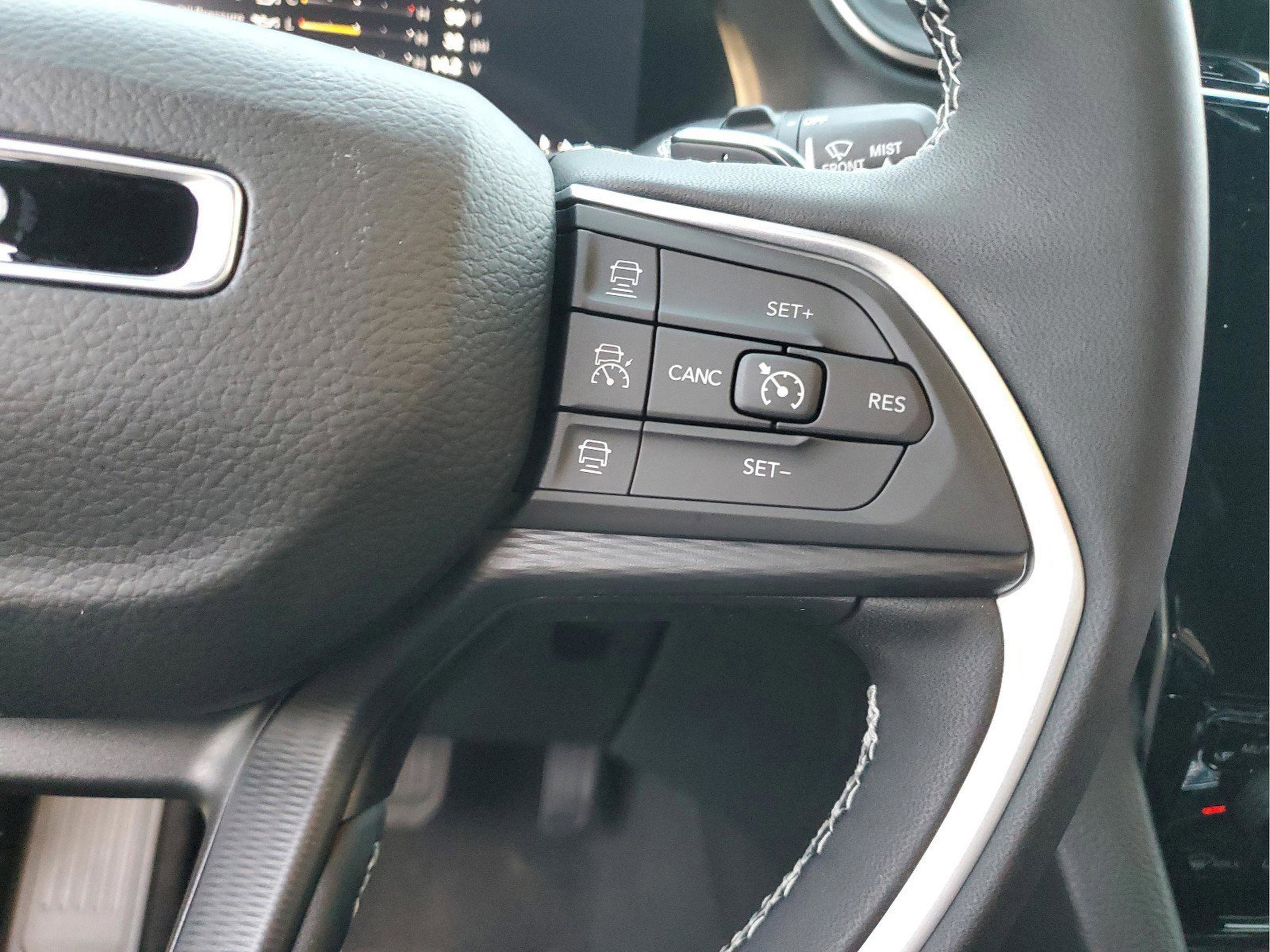 New 2025 Jeep Grand Cherokee L Altitude image 29