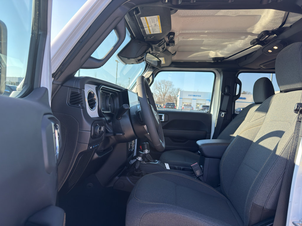 Used 2025 Jeep Wrangler Sahara w/ Safety Group image 11