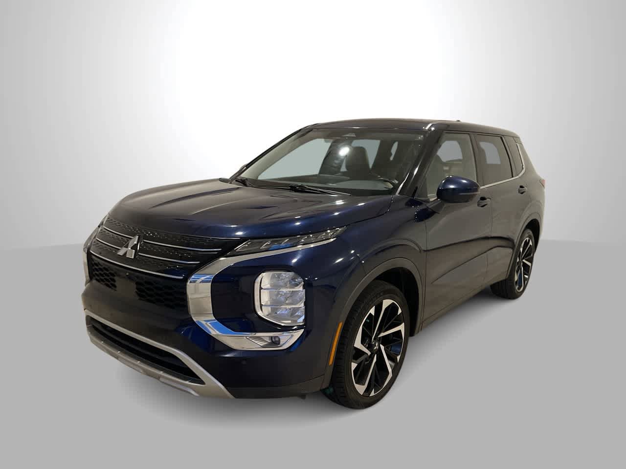 Used 2023 Mitsubishi Outlander SE