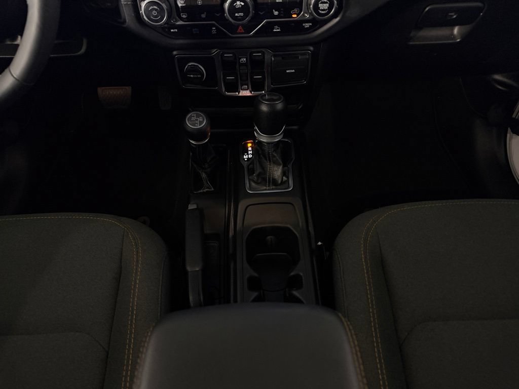 Used 2024 Jeep Wrangler Unlimited Sahara AWD/4WD image 16