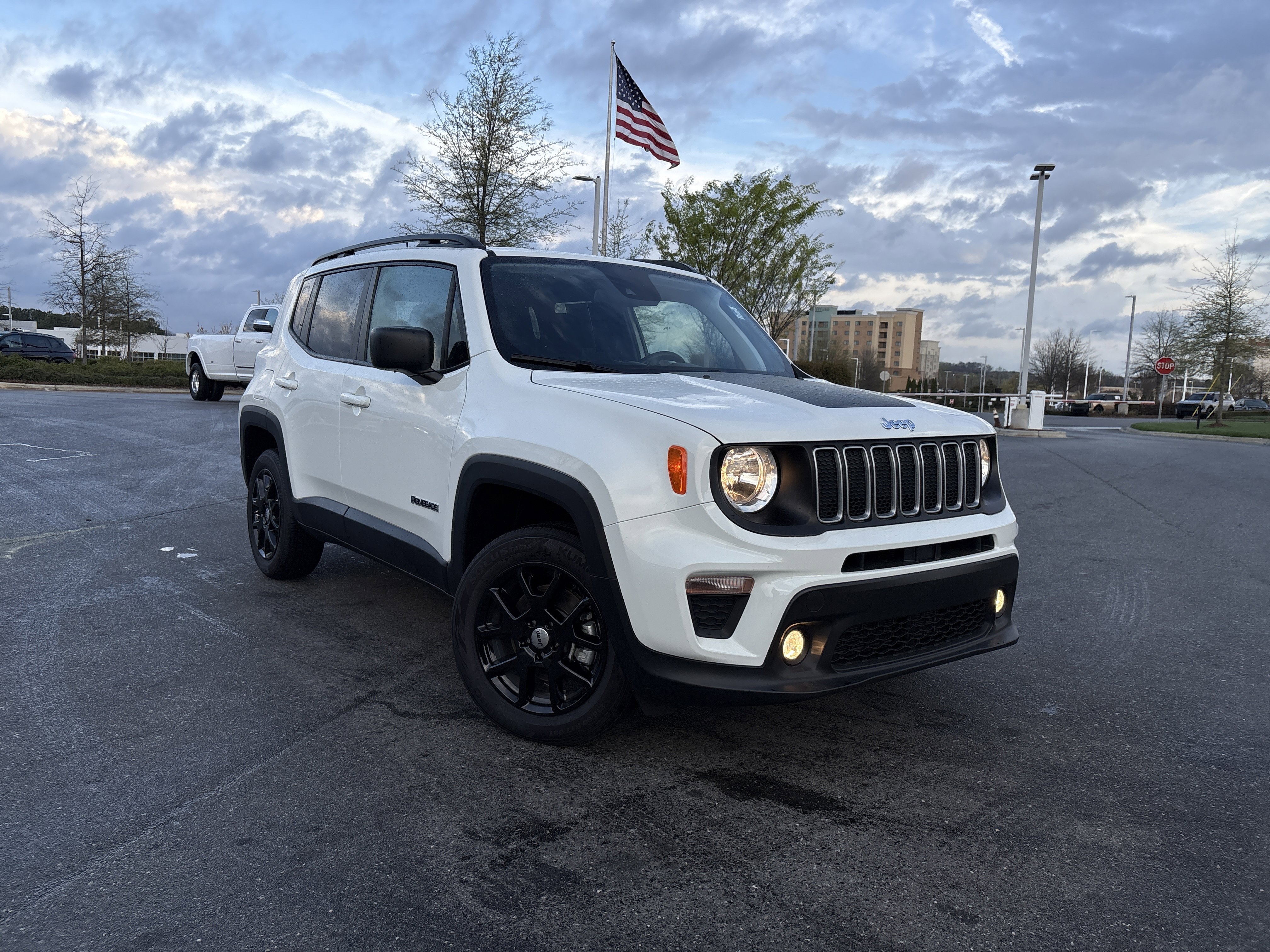Certified 2023 Jeep Renegade Latitude w/ Premium Group image 2