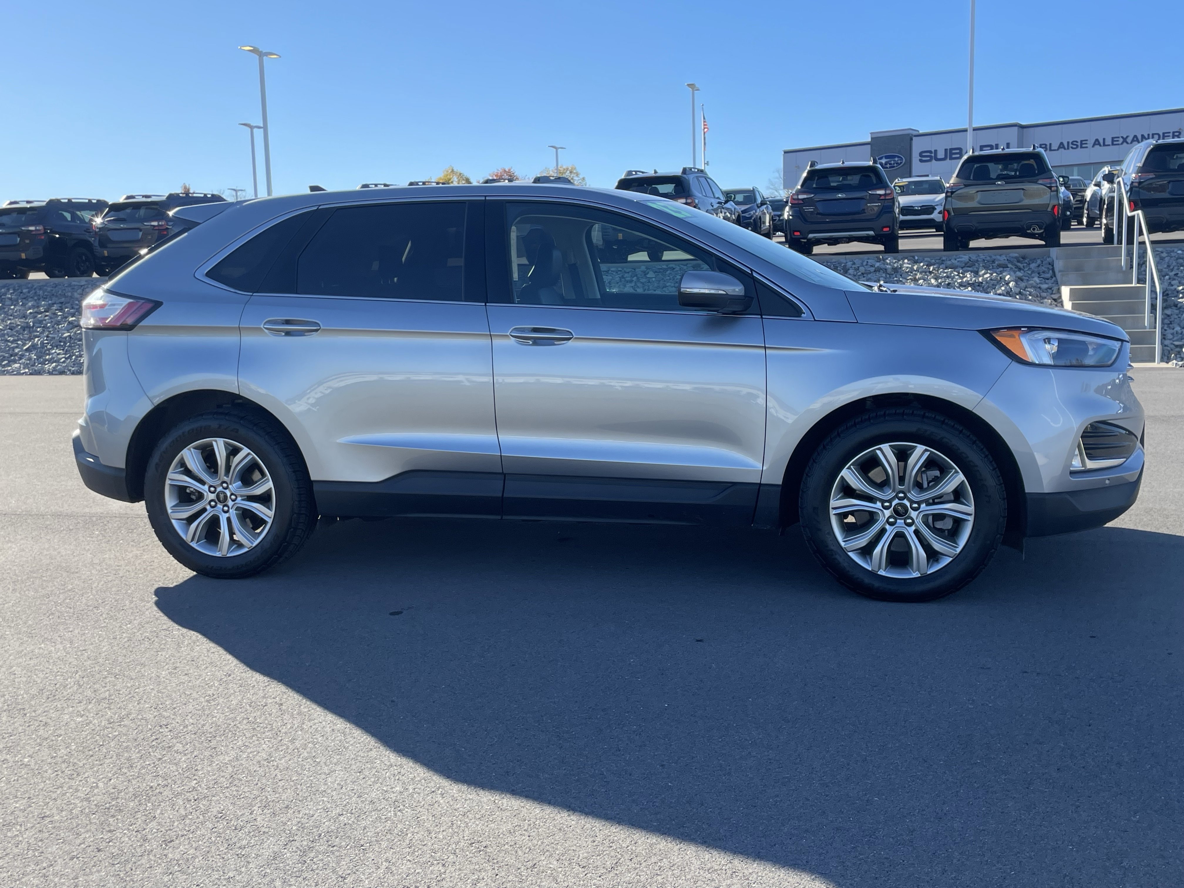 Used 2023 Ford Edge Titanium image 2