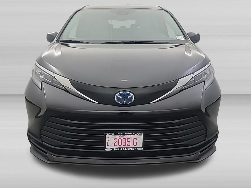 Used 2025 Toyota Sienna LE FWD image 8