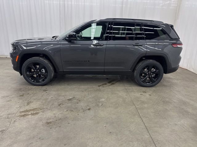 New 2025 Jeep Grand Cherokee Altitude image 28