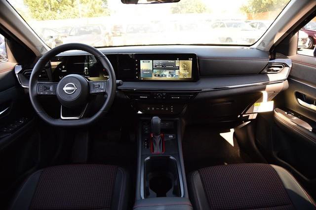 New 2025 Nissan Kicks SR image 8