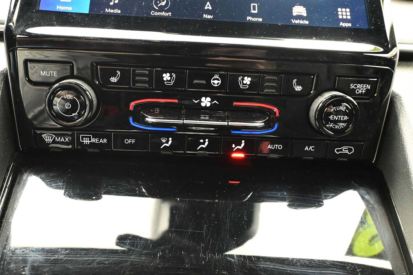 Used 2023 Jeep Grand Cherokee Overland w/ Luxury Tech Group IV AWD/4WD image 23