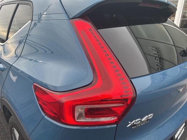 Certified 2025 Volvo XC40 B5 Plus image 10