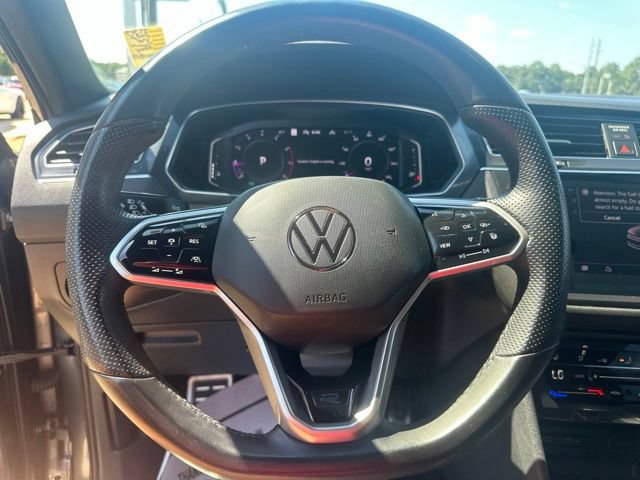 Used 2022 Volkswagen Tiguan SEL R-Line AWD/4WD image 17