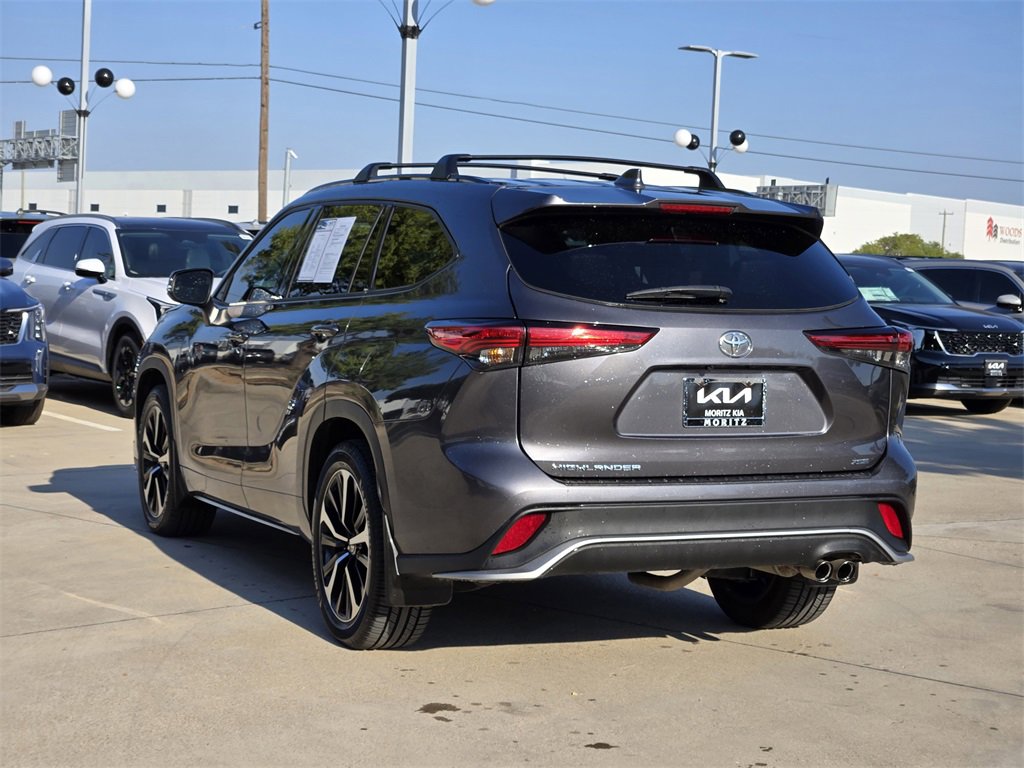 Used 2022 Toyota Highlander XSE image 3