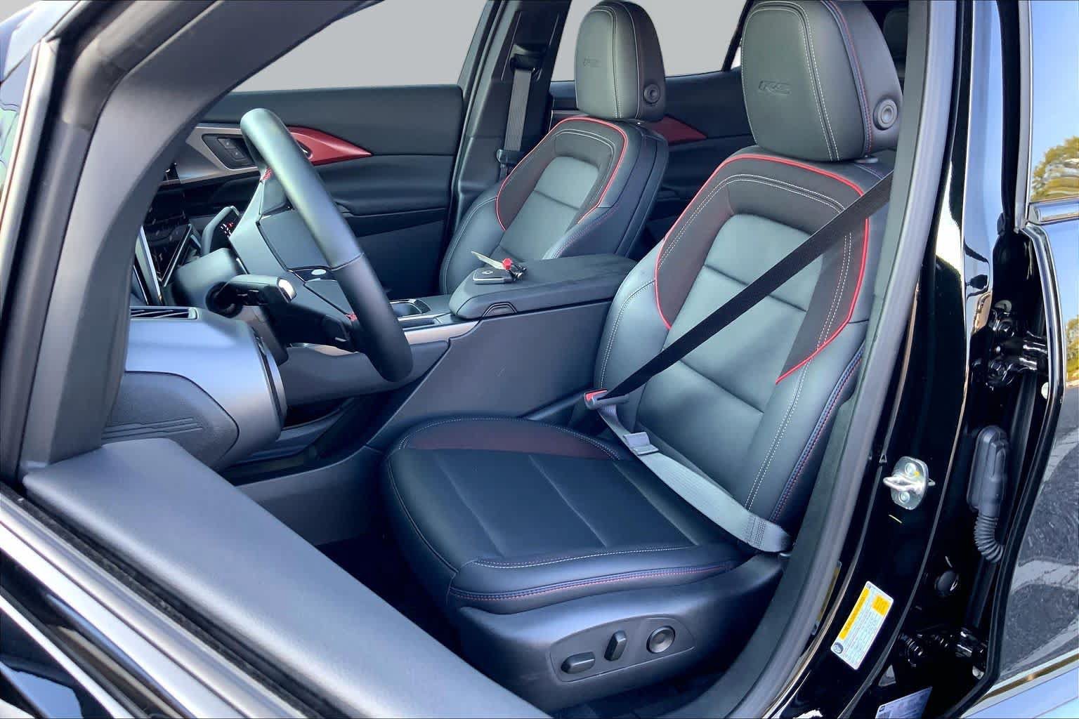 Used 2025 Chevrolet Equinox EV RS FWD image 6